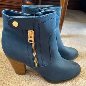 Women’s Navy & Gold Booties. Like New Condition. Size 9